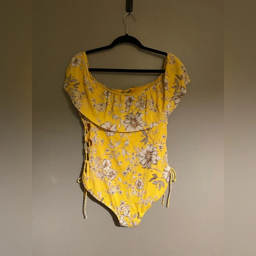 NWT 1X Coastal Waves Off Shoulder Swimsuit
